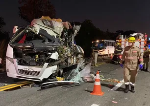 Imagem referente à matéria: BR-153: Acidente entre caminhão e dois ônibus que transportavam estudantes deixa ao menos 5 mortos