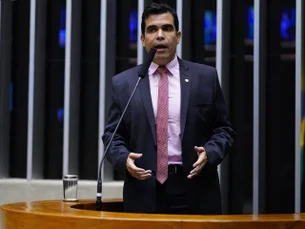 Hugo Motta anuncia Ricardo Ayres como relator da CPMI do INSS