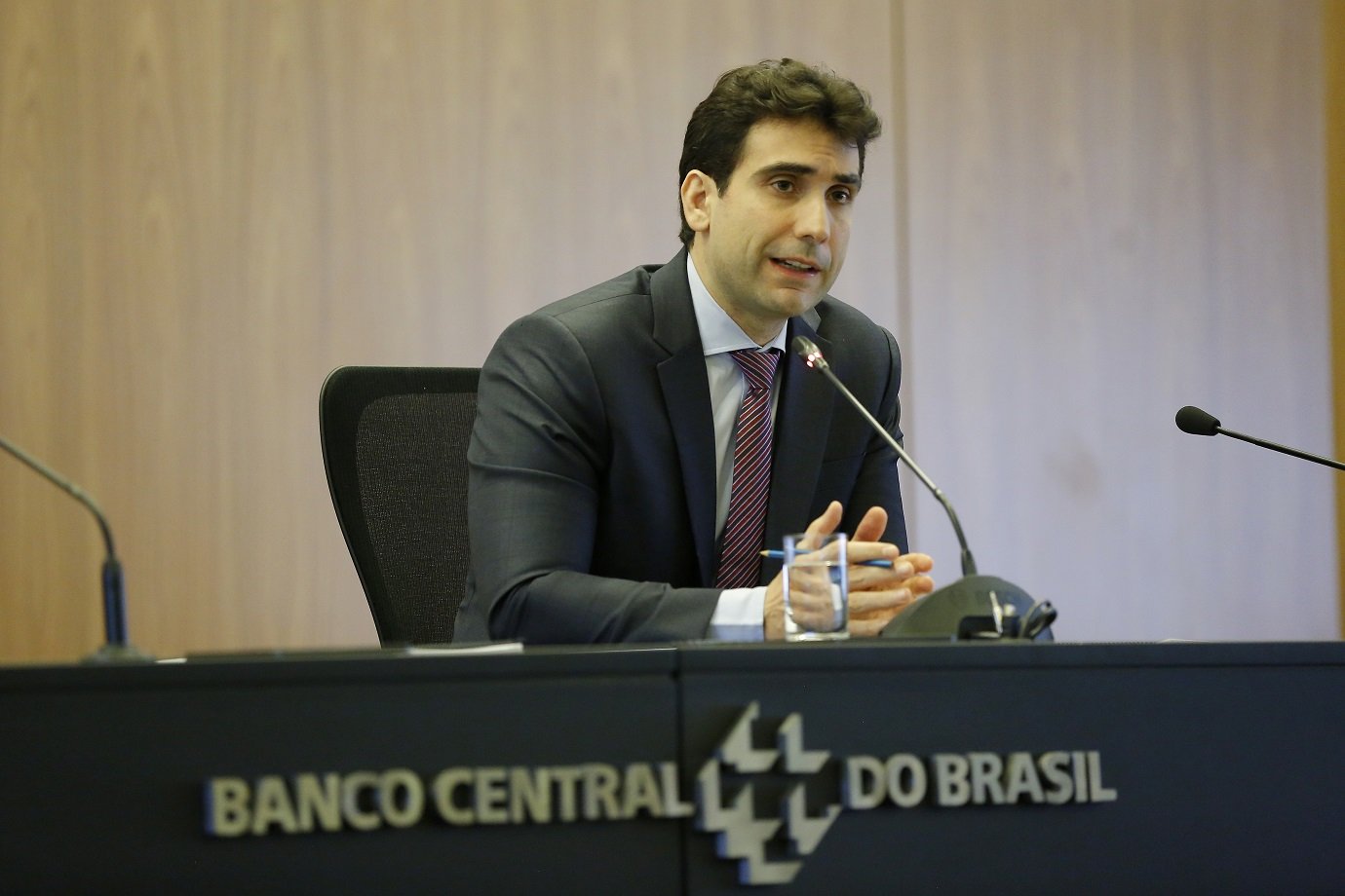 Taxa de juros deve permanecer elevada por 'período prolongado', afirma Galípolo