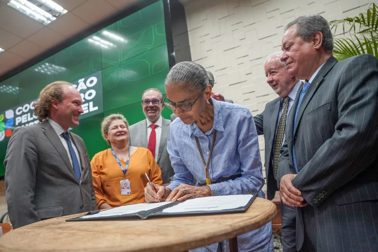 Marina Silva: Ministra do Meio Ambiente e Mudança do Clima participa do lançamento oficial e doação de equipamentos para o IBAMA, em 30 de julho de 2025. (Rogério Cassimiro/MMA)