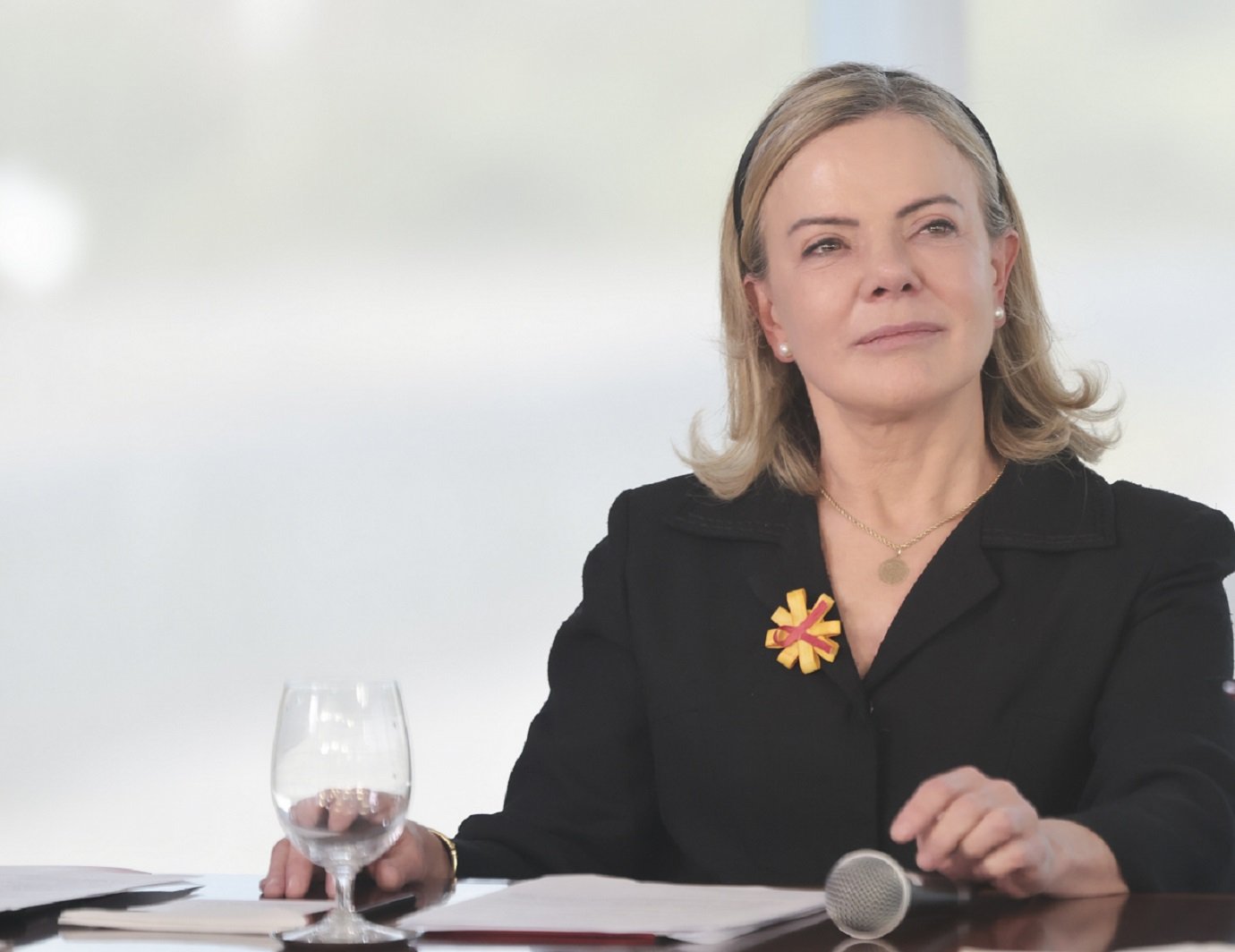 Gleisi diz que vice da diplomacia dos EUA fez ‘gravíssima ofensa’ ao Brasil ao atacar Moraes