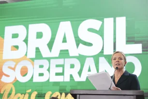 Imagem referente à matéria: Gleisi Hoffmann sai em defesa de Dino: 'quem agrediu o sistema financeiro no Brasil foi Trump'