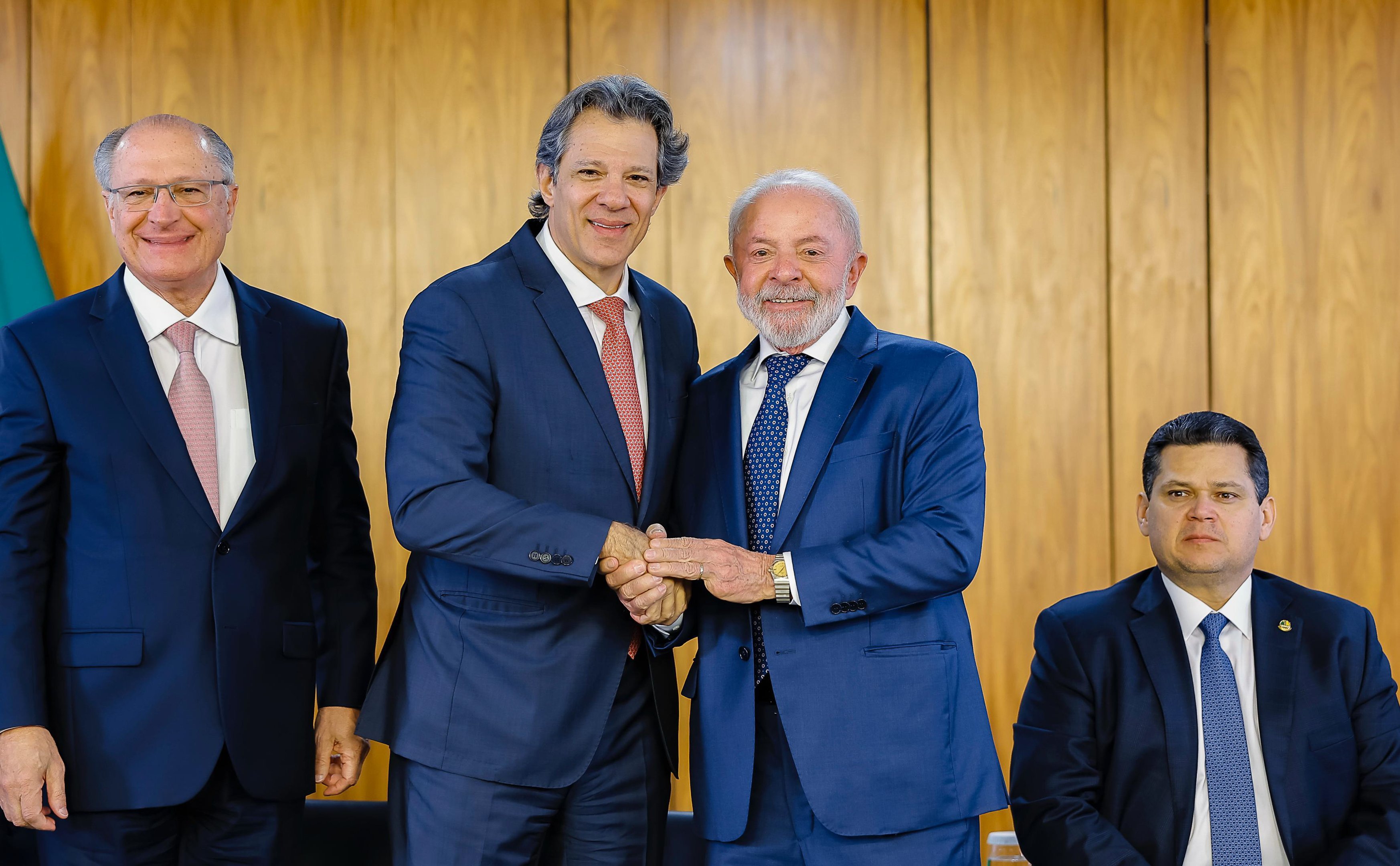 Governo quer retirar R$ 9,5 bilhões do plano de contingência a tarifaço da meta fiscal de 2025