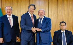 Imagem referente à matéria: Governo quer retirar R$ 9,5 bilhões do plano de contingência a tarifaço da meta fiscal de 2025
