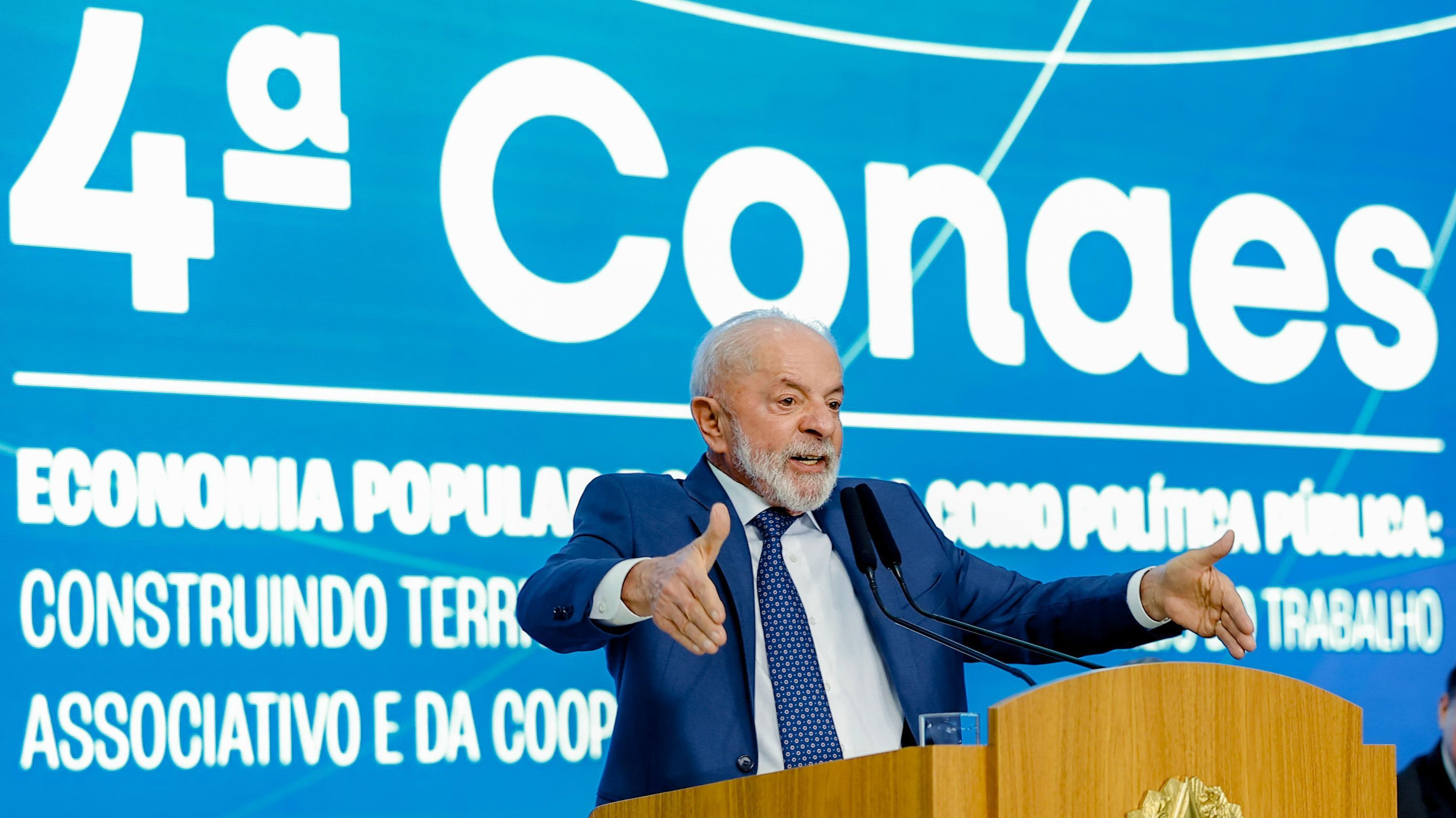 Imagem referente à notícia: Lula diz que Brasil vai procurar outros mercados e não 'ficar chorando' por tarifaço dos EUA