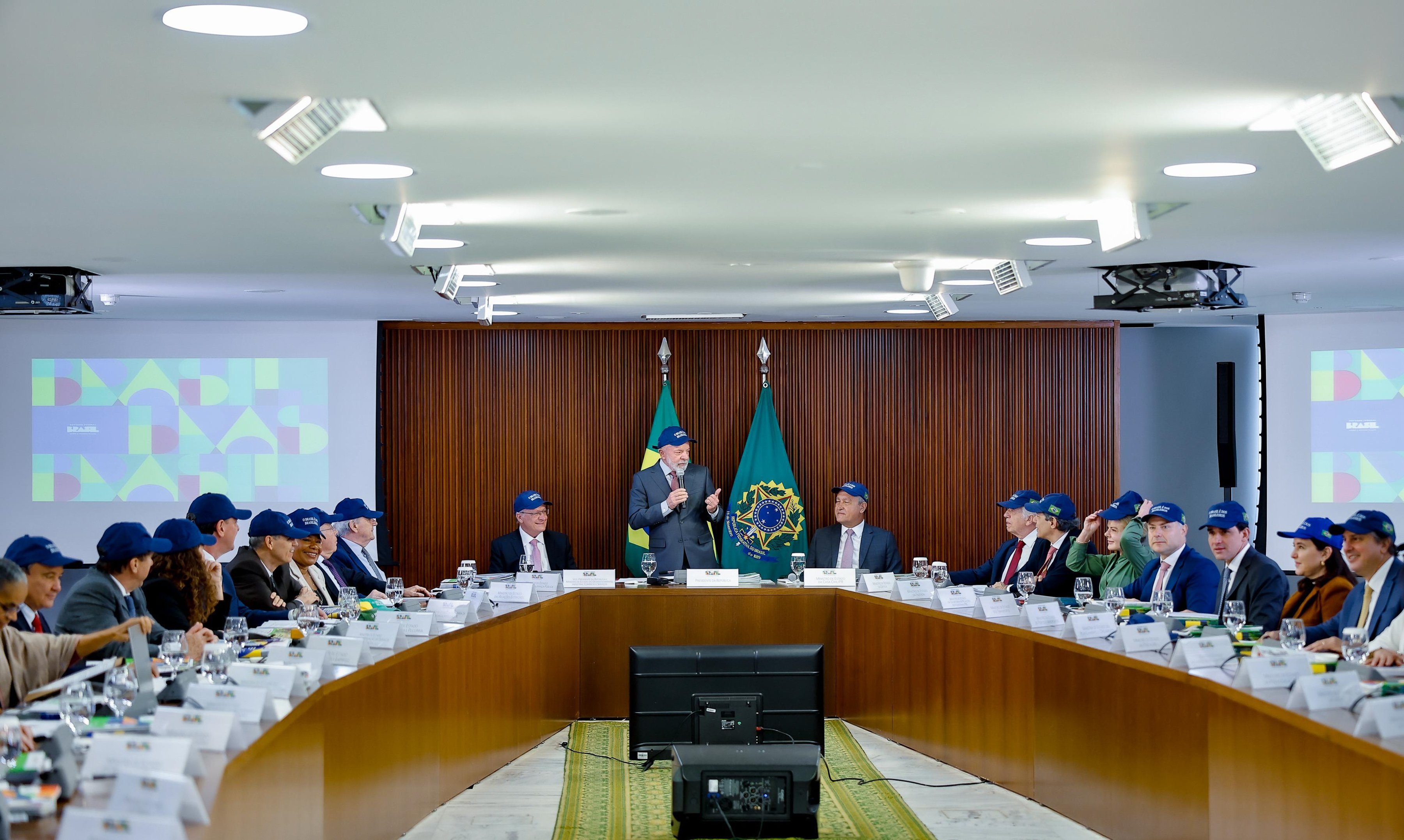 Lula critica cassação de visto de Lewandowski e acusa EUA por 'gesto irresponsável'