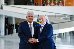 Imagem referente à matéria: Lula diz que não há espaço para terceira via em 2026 e critica Zema