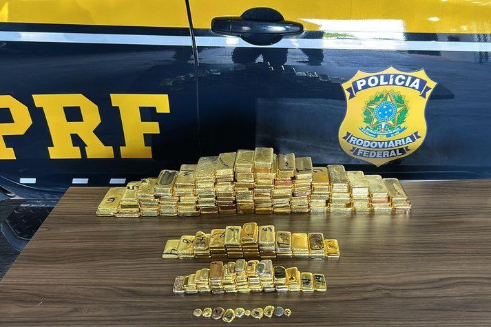 PRF apreende 103 kg de ouro em abordagem a caminhonete em Roraima