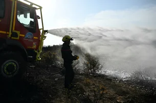 França e Itália combatem grandes incêndios durante onda de calor na Europa