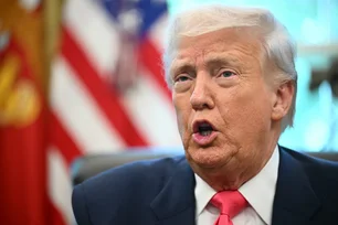 Imagem referente à matéria: Trump diz que tarifas sobre semicondutores virão em breve e podem chegar a 300%