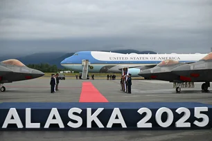 Imagem referente à matéria: Trump não terá mais reunião sozinho com Putin no Alasca; encontro poderá levar horas