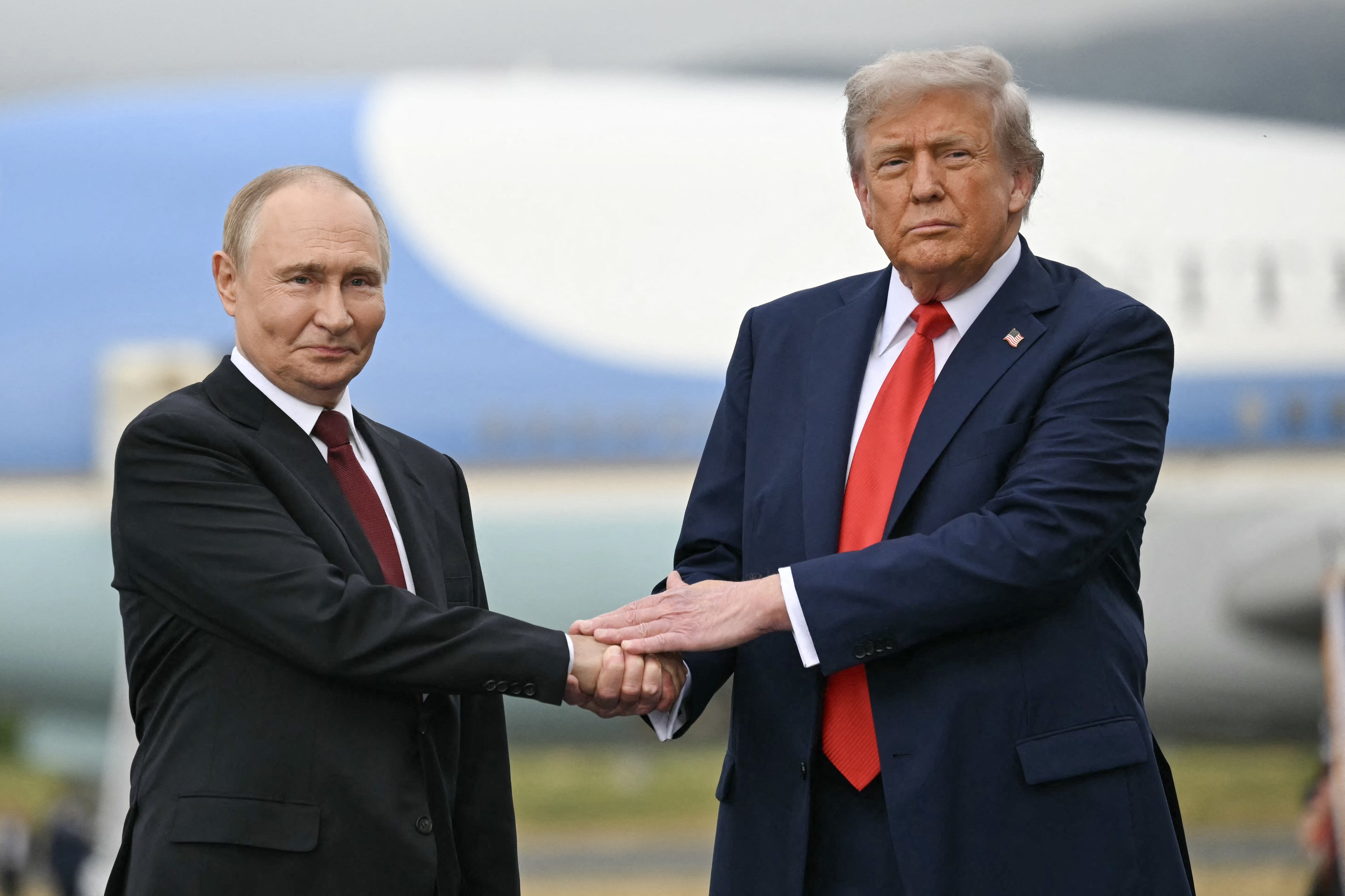 Trump e Putin dizem ter avançado em conversas, mas não anunciam medidas em encontro no Alasca