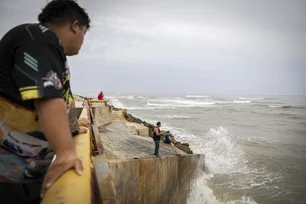 Imagem referente à matéria: EUA ordena evacuações na Carolina do Norte por causa de riscos do furacão Erin