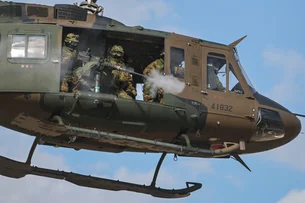 Japão propõe aumento recorde nos gastos militares, com foco em drones e defesa costeira