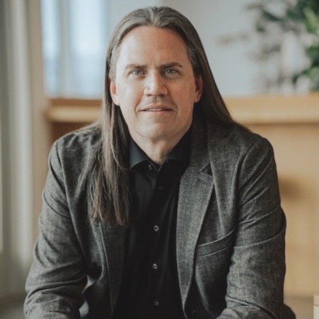 Este homem foi de CEO de tecnologia para lavador de pratos e hoje é responsável por 320 restaurantes