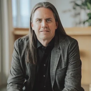 Imagem referente à matéria: Este homem foi de CEO de tecnologia para lavador de pratos e hoje é responsável por 320 restaurantes