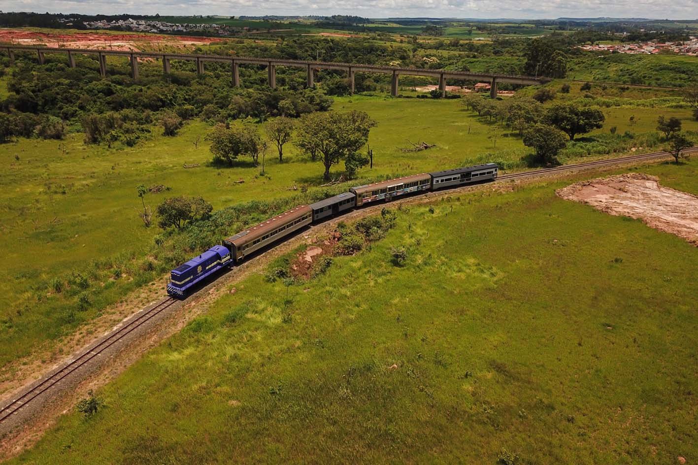 Passeio de trem no interior de São Paulo tem open de cerveja premiada com harmonização