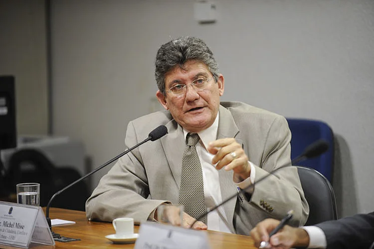 Michel Misse: sociólogo foi referência acadêmica na área de sociologia e fundou o Núcleo de Estudos da Cidadania, Conflito e Violência Urbana da UFRJ. (Jefferson Rudy/Agência Senado/Reprodução)