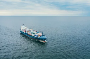 Navegando em águas verdes: onde a economia encontra a sustentabilidade no transporte marítimo