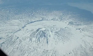 Tragédia 'bíblica'? Vulcão entra em erupção pela 1ª vez em 450 anos dias após terremoto na Rússia