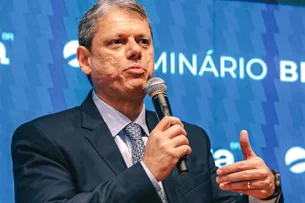 Brasil precisa saber conversar com Estados Unidos e China, diz Tarcísio