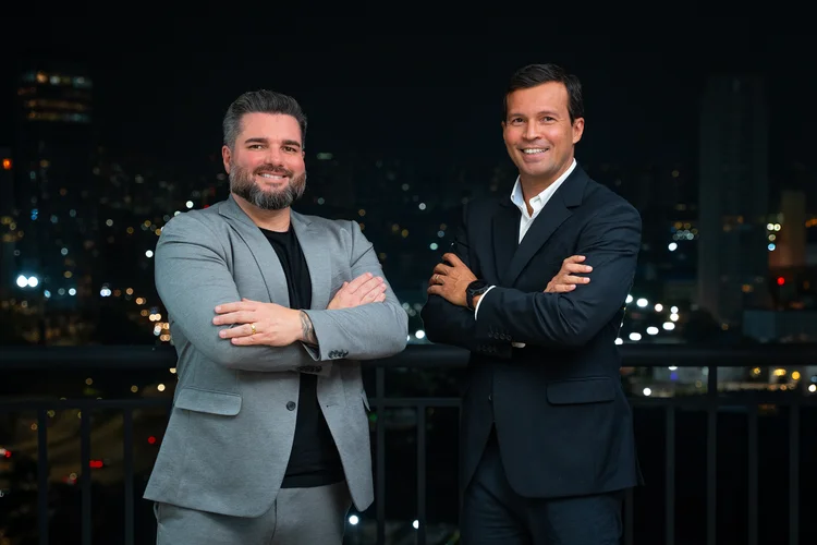Droander Martins e Josué Luz: "A gente percebeu que o mercado está pedindo alguém que consiga formar pessoas, treinar equipes, proteger empresas e auditar operações com visão estratégica” (Divulgação)