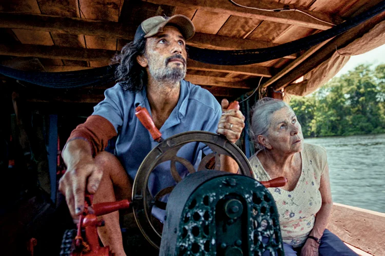Santoro e Weinberg: nas águas do Rio Negro, na Amazônia (Vitrine Filmes/Divulgação)