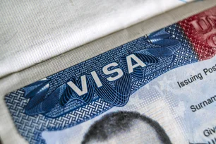 Imagem referente à matéria: EUA vai cobrar caução de até US$ 15 mil para determinados tipos de vistos de turismo e negócios
