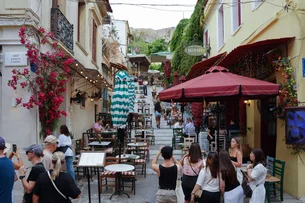 Moradores de Atenas se revoltam contra o turismo excessivo