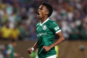 Imagem referente à matéria: Bola de Ouro 2025: Estêvão, ex-Palmeiras, é finalista ao troféu Kopa de revelação; veja lista