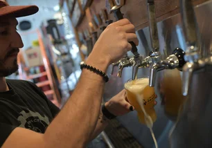 Imagem referente à matéria: Menos ressaca: consumo de bebidas alcóolicas nos EUA cai para o menor índice em 90 anos, diz estudo