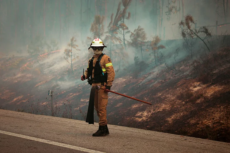 Autoridades demonstram preocupação frente a "uma semana muito difícil" para o combate aos focos de fogo em todo país (Getty Images)