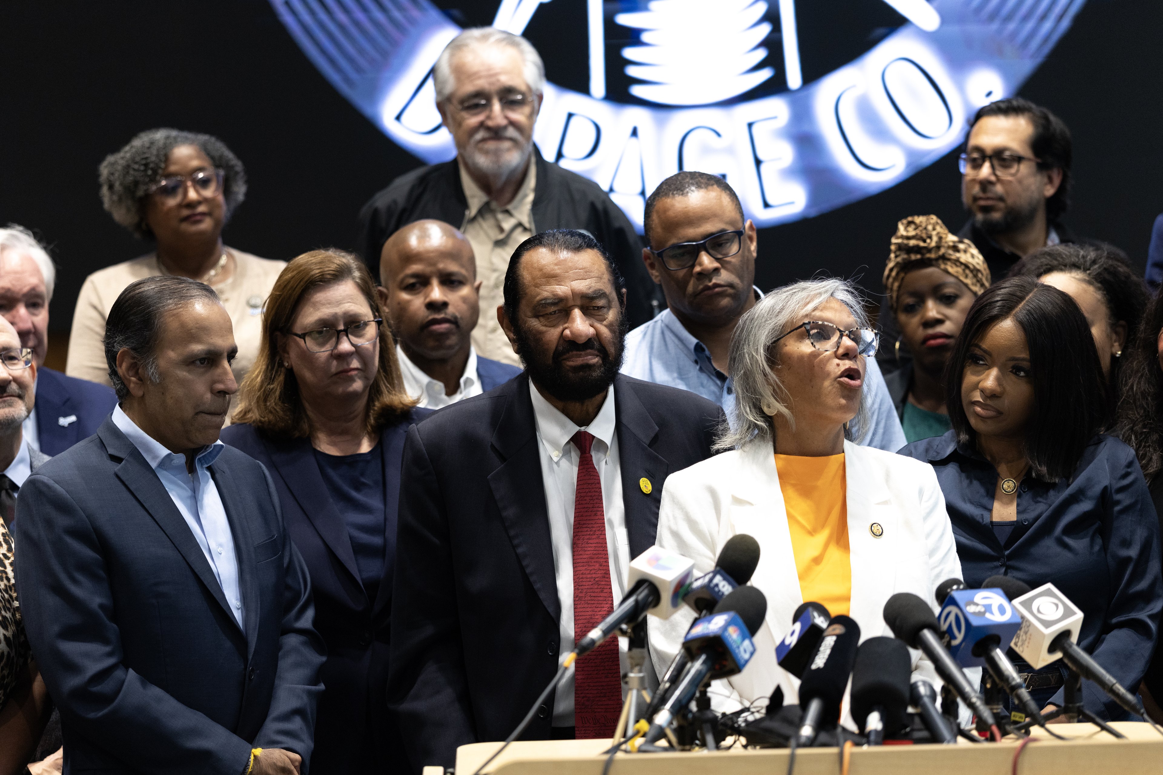 Deputados que boicotam voto de mapa eleitoral no Texas podem ser multados em R$ 2 milhões
