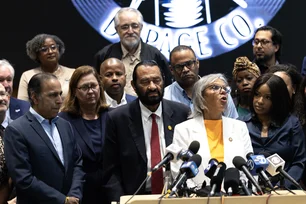 Imagem referente à matéria: Deputados que boicotam voto de mapa eleitoral no Texas podem ser multados em R$ 2 milhões