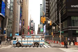 Imagem referente à matéria: Times Square é esvaziada por alerta de segurança em Nova York; veja imagem