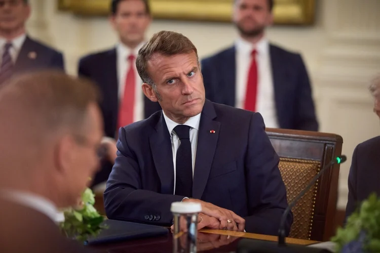 Emmanuel Macron: Presidente francês disse ter dúvidas sobre real interesse de Putin em encerrar conflito. (Ukrainian Presidency / Handout/Anadolu via Getty Images)