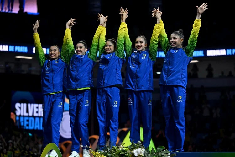 Ginástica Rítmica: Brasil conquista medalha de prata na série mista. (Mauro PIMENTEL / AFP)