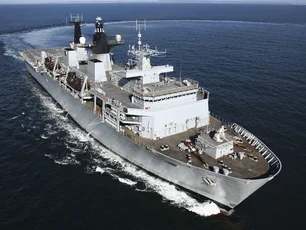 Imagem referente à matéria: Marinha do Brasil avança nas negociações para compra do navio HMS Bulwark