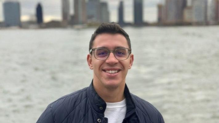 Jovem de 27 anos abandona carreira corporativa e fatura US$ 800 mil com marketing por e-mail