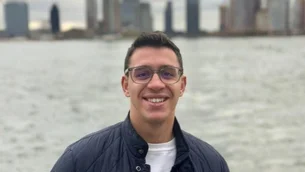 Jovem de 27 anos abandona carreira corporativa e fatura US$ 800 mil com marketing por e-mail