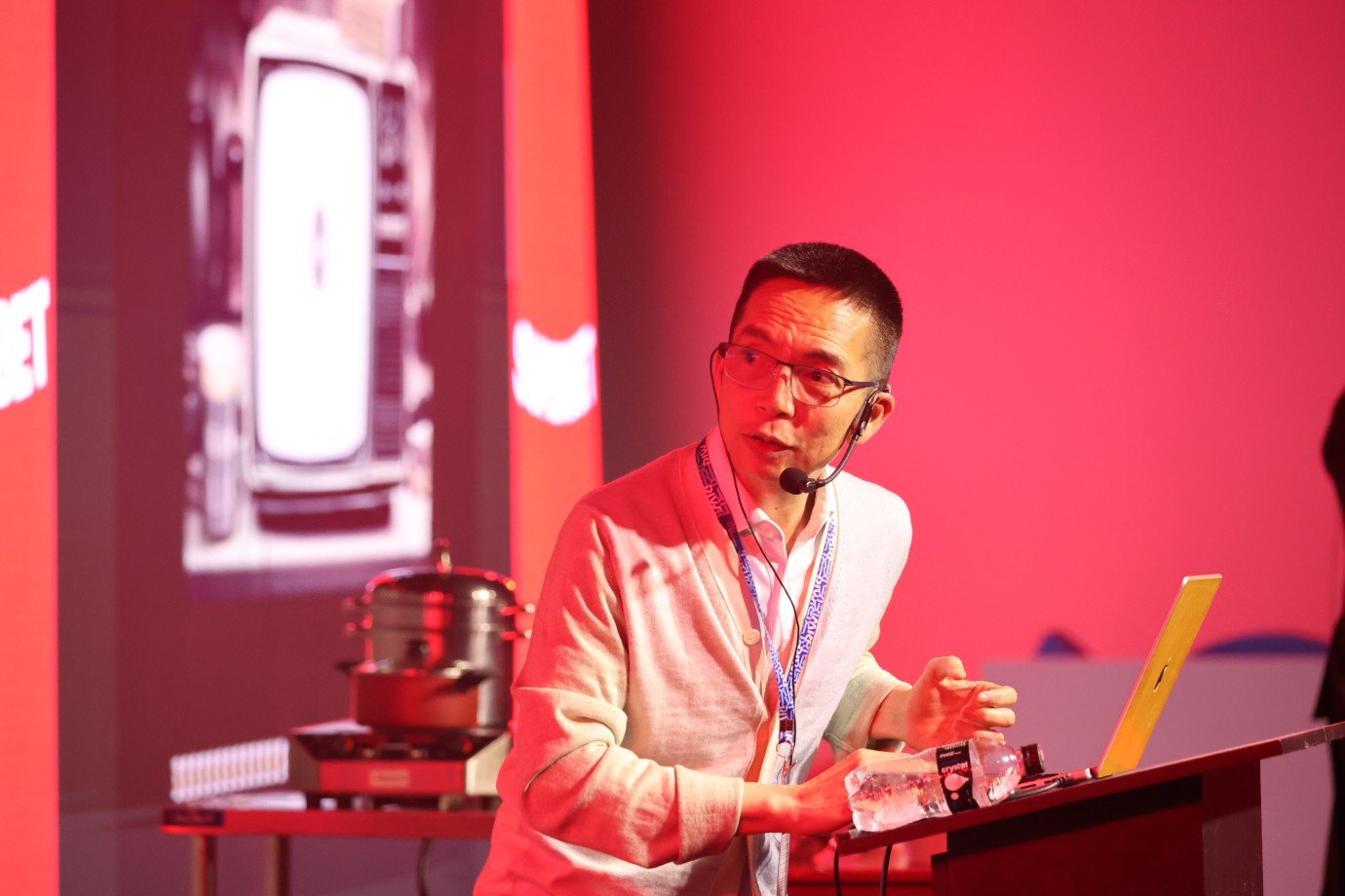 John Maeda usa ‘morango do amor’ para explicar inteligência artificial no Rio Innovation Week