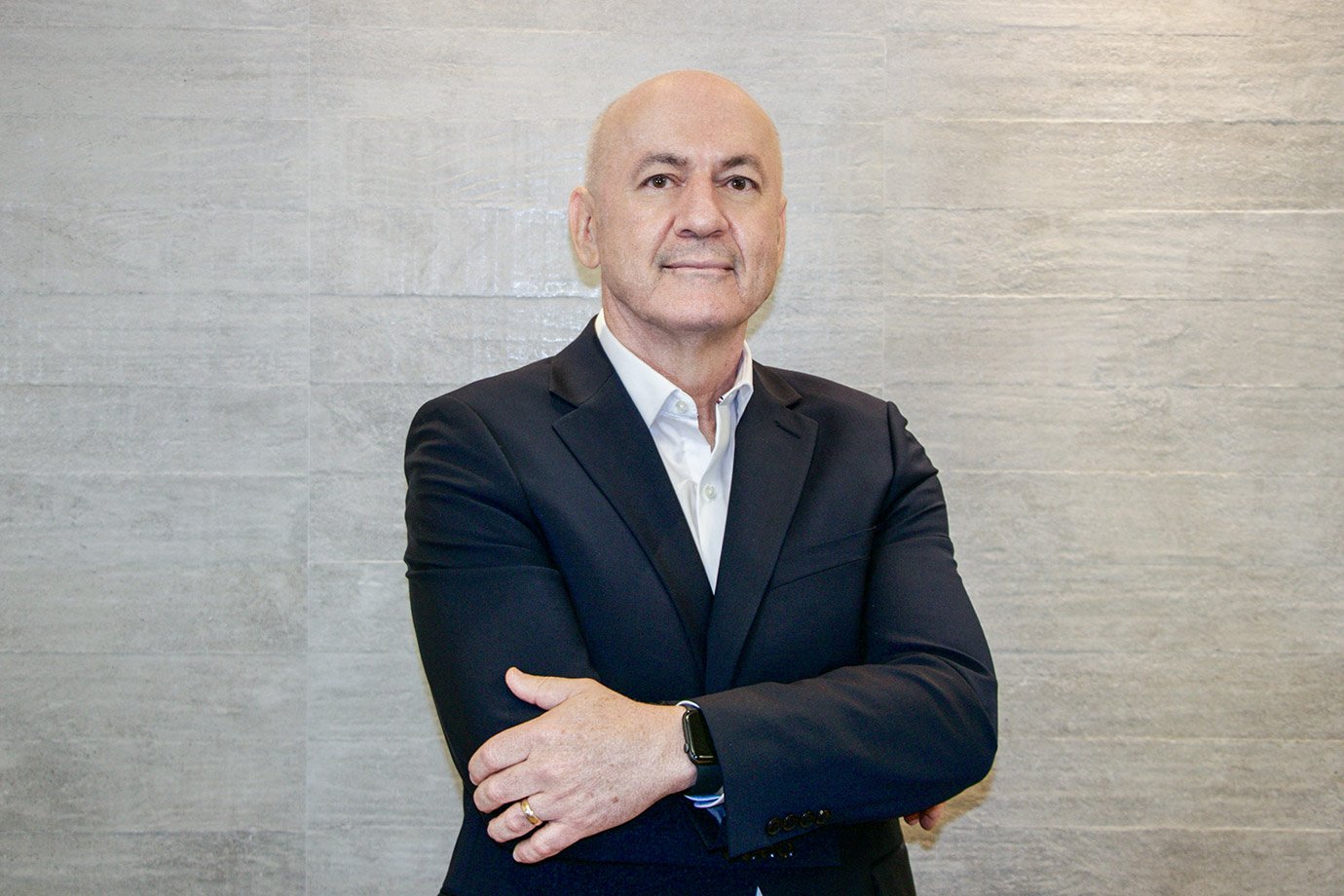 Ele aprendeu inglês após os 40 anos e hoje lidera farmacêutica especializada em saúde do cérebro