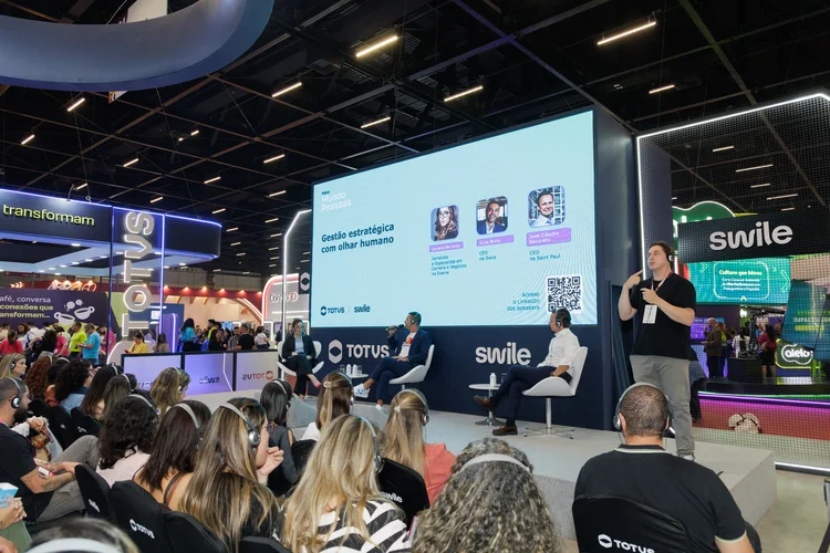 Painel com CEOs da Swile e da Saint Paul Escola de Negócios, durante o CONARH, mostra como humanizar a gestão impacta o futuro das organizações  (Marcos Assis Pereira dos Santos/Divulgação)