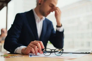 Recorde de saídas de CEOs expõe urgência de preparar líderes para um mercado em transformação
