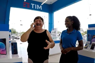 Papai Maiô, pai da Marisa Maiô, estrela nova campanha da Tim; veja vídeo