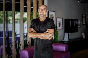 O dentista de R$ 2,4 bilhões: ele abriu a 1ª clínica com R$ 18 mil e hoje é sócio de 10 empresas