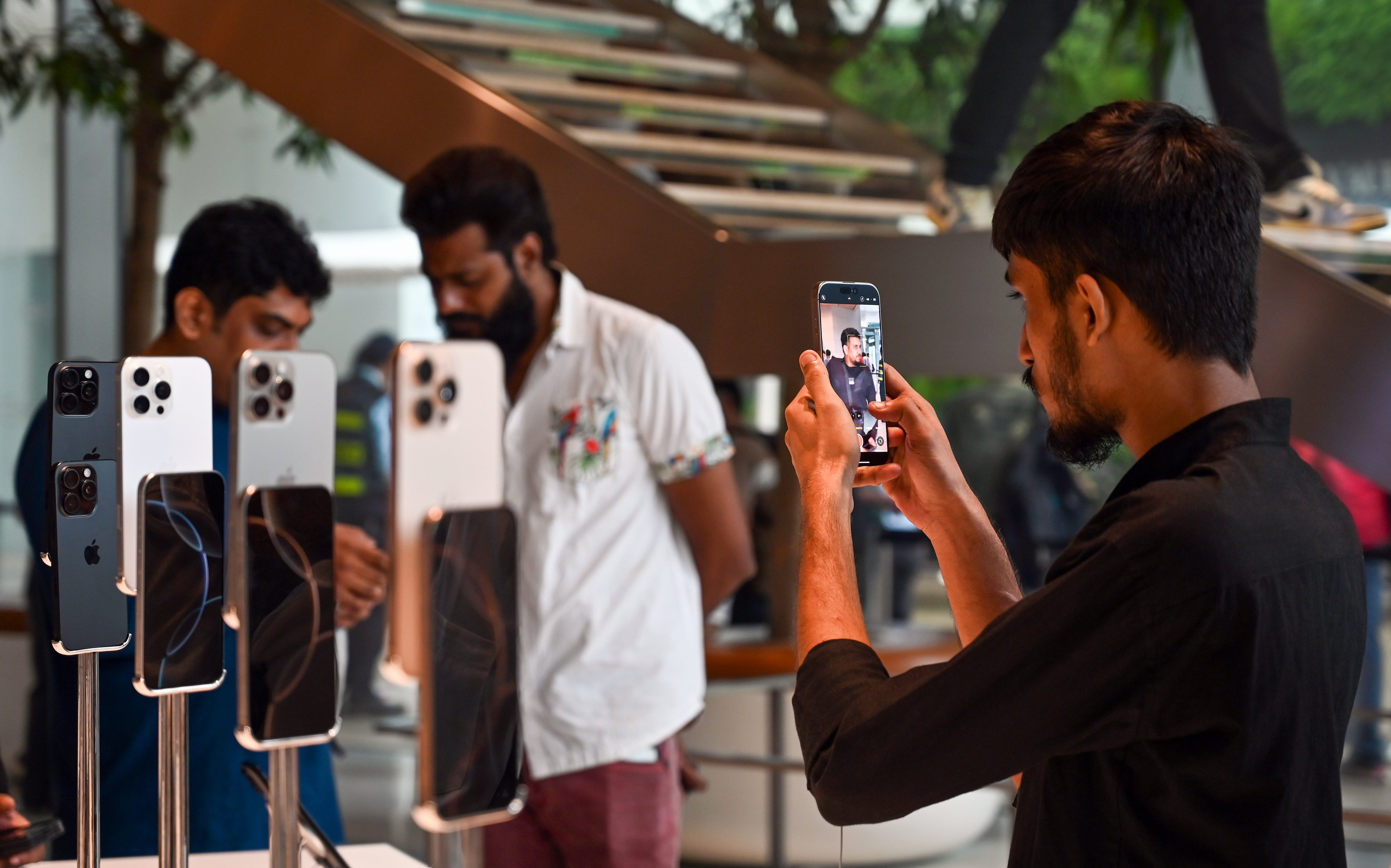 Vendas de smartphones premium crescem 8% no 1º semestre e batem recorde global
