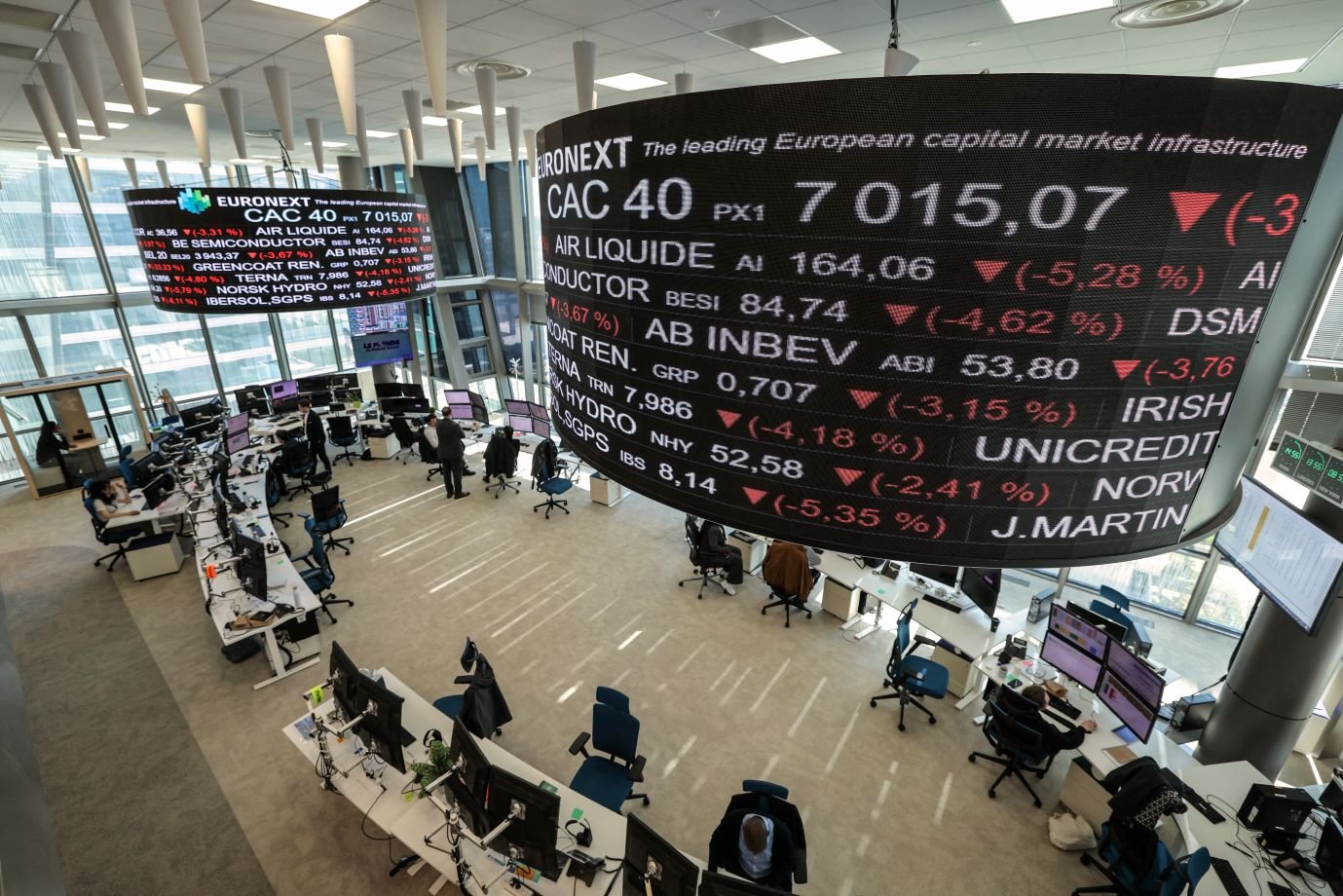 Bolsas globais operam no vermelho com tarifaço de Trump e quedas nas big techs