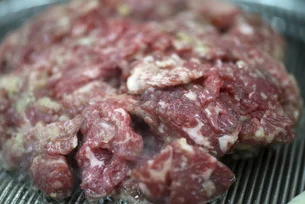 Preço da carne dispara nos EUA para R$ 130/kg — e pode piorar com tarifaço e 'praga' do México