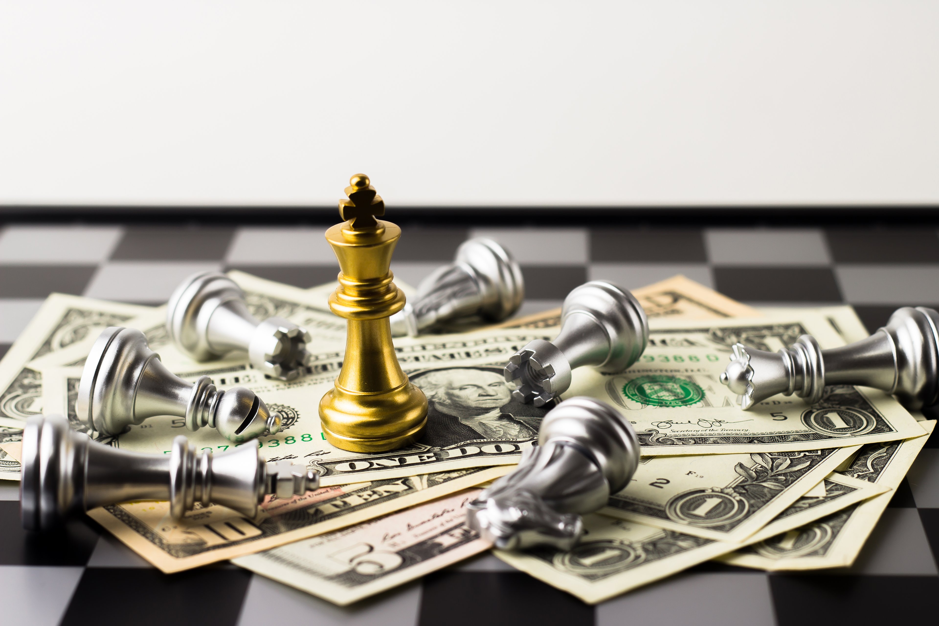 Qual o futuro do dólar? Tarifas de Trump e avanço dos Brics colocam moeda em xeque